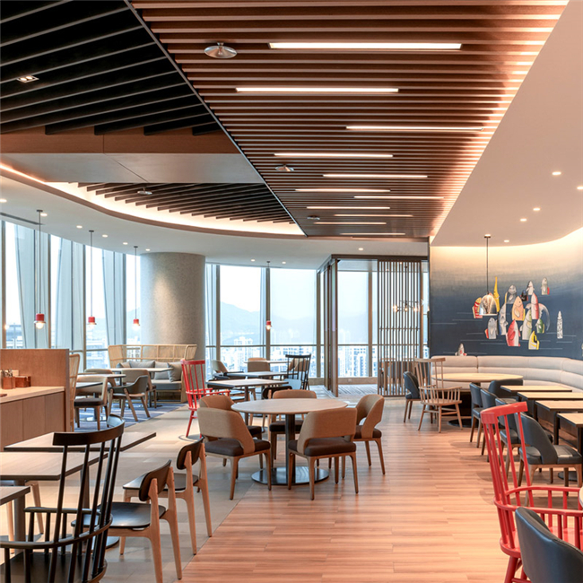 Los falsos paneles de techo del PVC de madera, tejas del techo