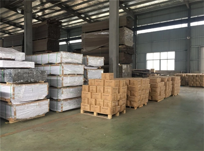 Tejas compuestas plásticas de madera impermeables del revestimiento