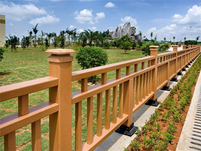 Verja plástica decorativa de la cubierta de Wpc, tablones compuestos de